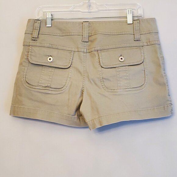 Smart Set Khaki Shorts - Picture 2 of 8